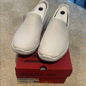 Skechers Go Walk Joy Slip-Ons Women’s Size 7 Wide